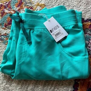 FIGS Oasis Kade Cargo